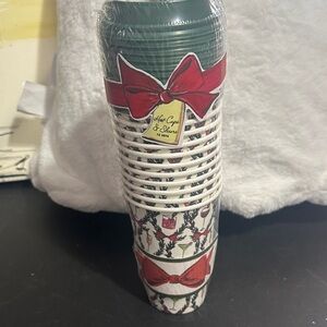 Disposable Christmas coffee cups with lids and sleeves — set of 12